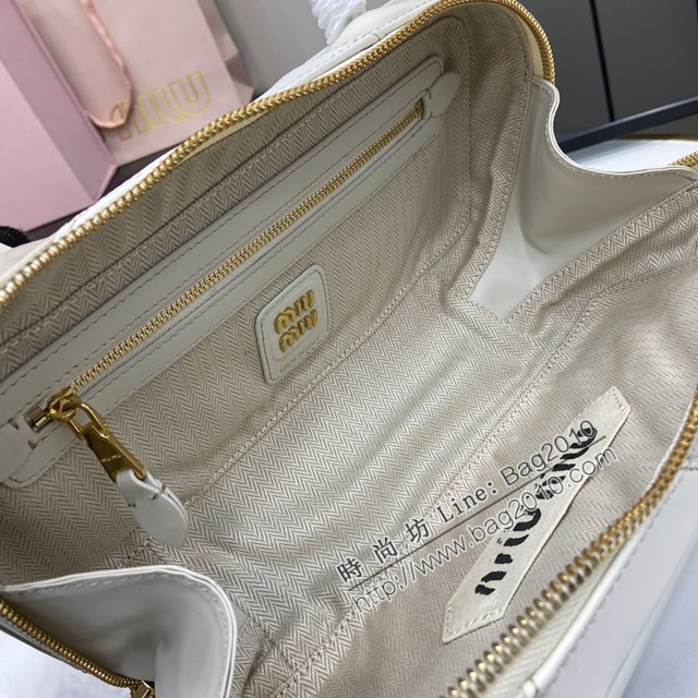 MIU MIU專櫃繆繆最新款拼接保齡球包手提肩背包 jh2738型號：5BB147